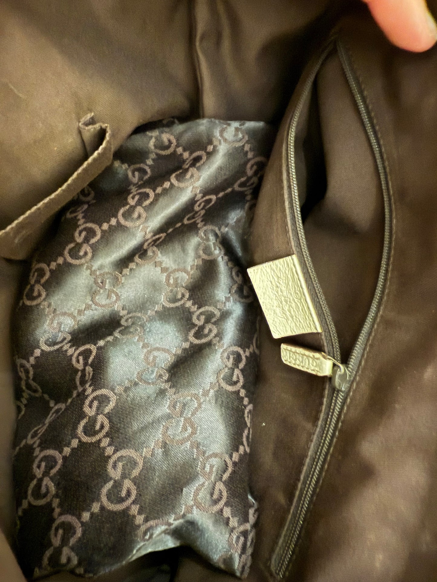 Gucci Abbey Monogram Shoulder Bag- white leather