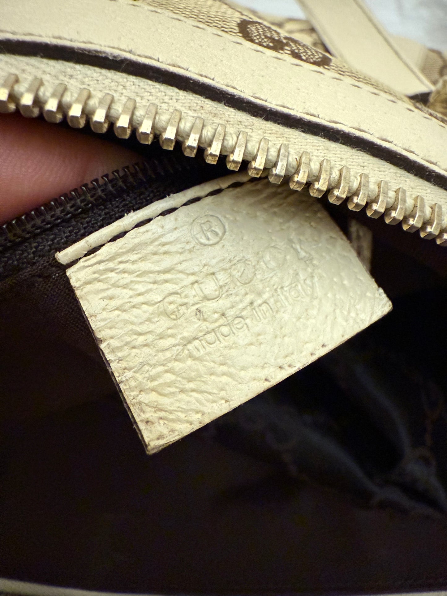 Gucci Abbey Monogram Shoulder Bag- white leather