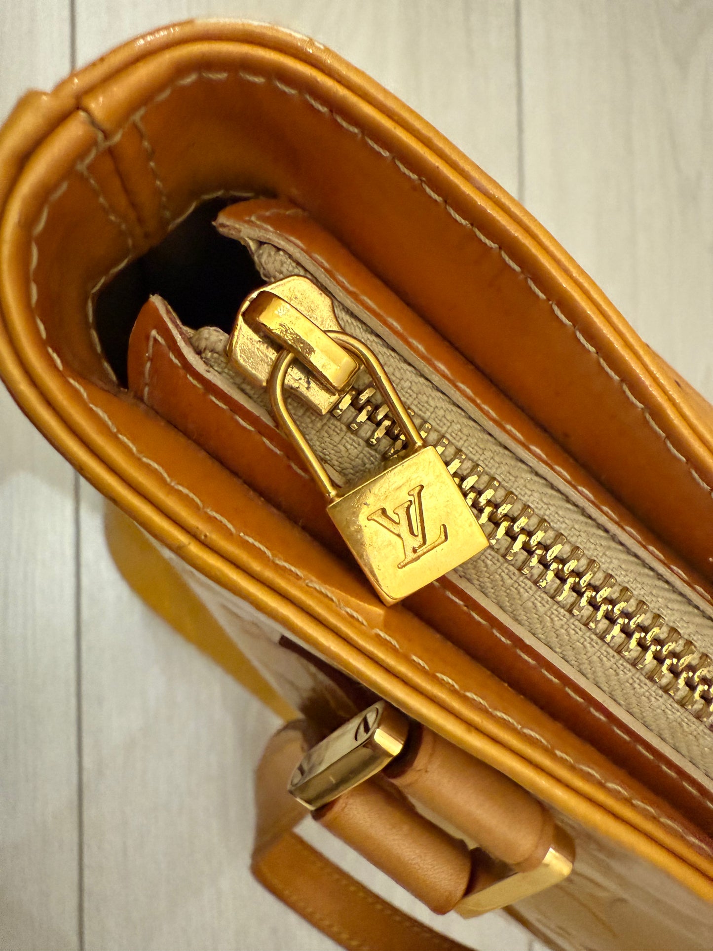 Louis Vuitton Vernis Houston Shoulder Bag